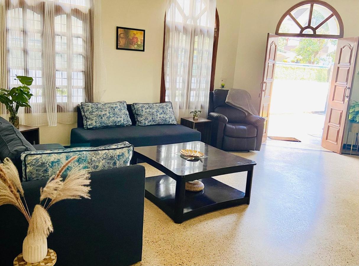 Roshani Pool Villa Gurgaon - 7Br #Privatepool #Villa #Bungalow #Garden #Staycation 외부 사진